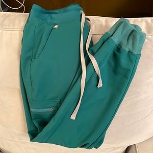 XS Hunter green FIGS Zamora jogger